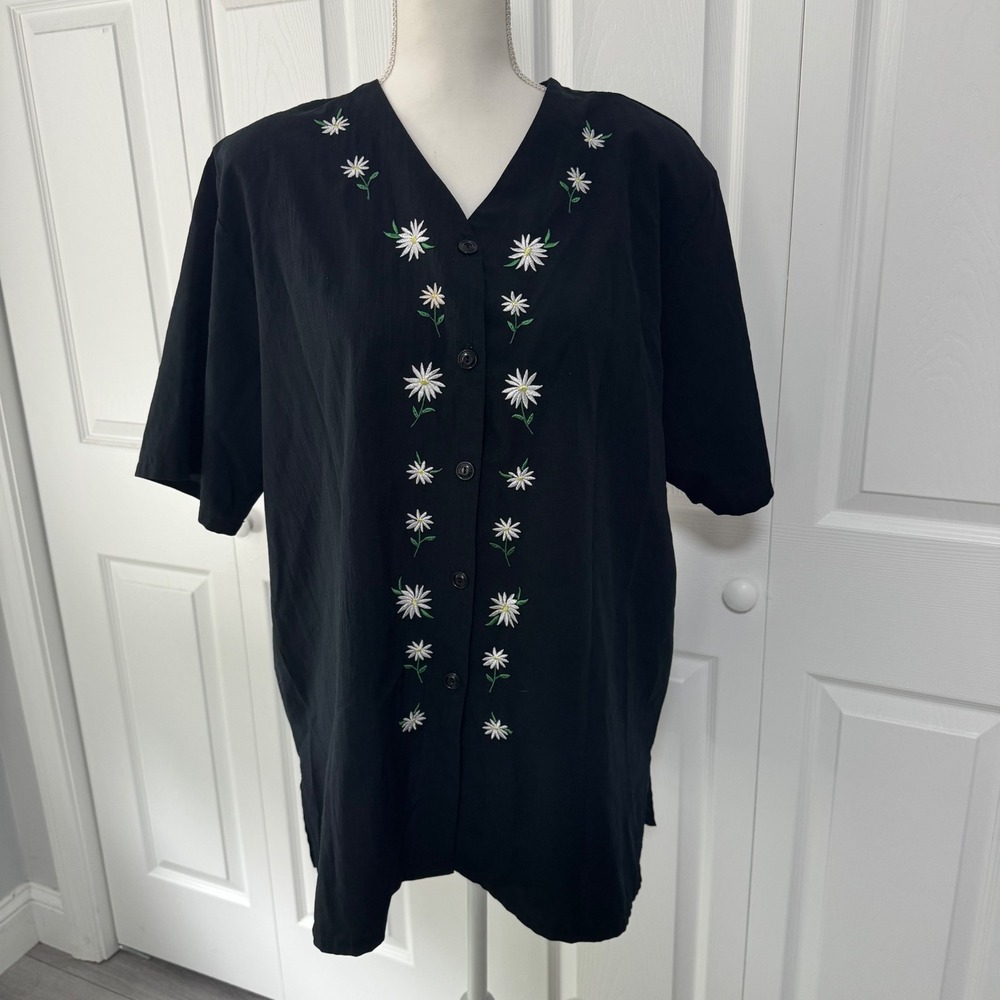 Vintage BonWorth Black Daisy Embroidered Button Front V-Neck Blouse Top Plus 2X